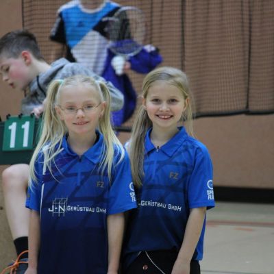 online- Ella + Nele